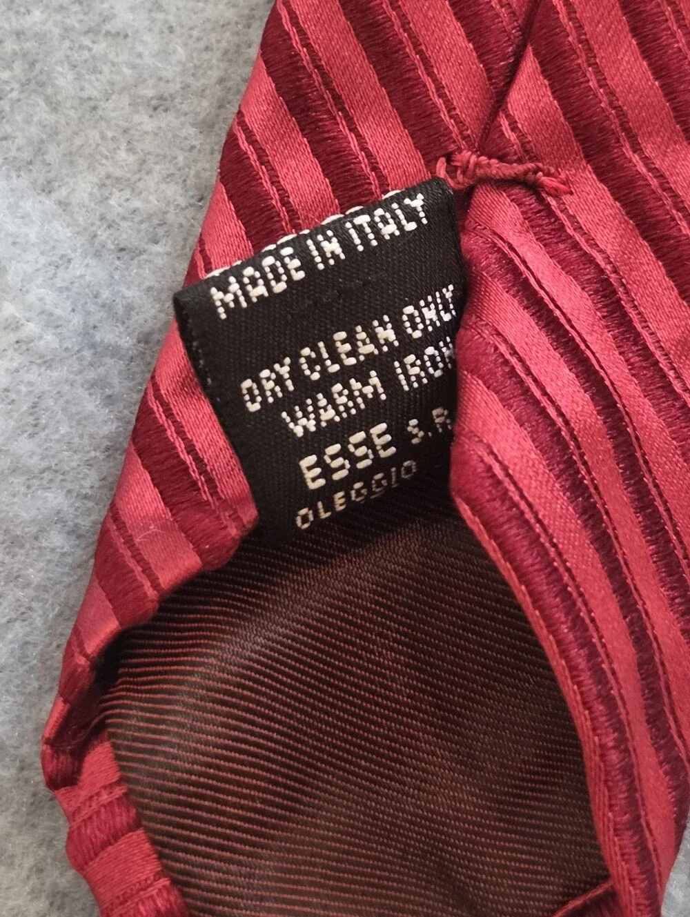 Valentino Men's Red W/ Burgundy Diagonal Stripes 100% Silk Italian Made Tie 3.5